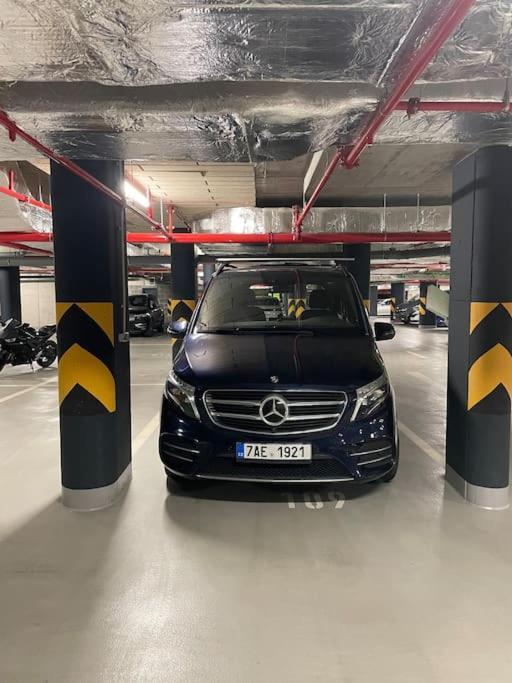 Apartment Karel With Garage Parking プラハ エクステリア 写真